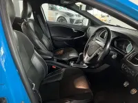 Used Volvo V40 R-Design 120 HP (88 kW) 2015 Blue Hatchback