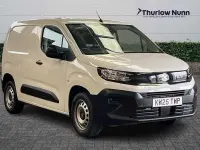 Begagnad Vauxhall Combo S 100 HK (73 kW) 2025 Vit Minibuss