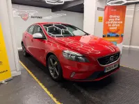 Usado Volvo V40 R-Design 115 HP (84 kW) 2015 Vermelho Citadino