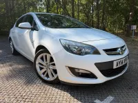 Used Vauxhall Astra SRi 115 HP (84 kW) 2014 White Hatchback