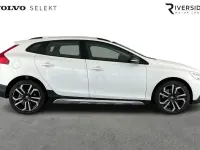 Used Volvo V40 Pro 120 HP (88 kW) 2018 Crystal white Hatchback