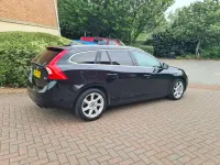 Usado Volvo V60 SE Lux 181 HP (133 kW) 2014 Preto Carrinha