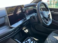 Second-hand VW Golf VIII R-line 150 CP (110 kW) 2025 Negru