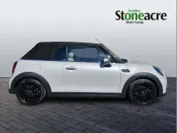 Usado Mini Cooper Cabriolet Exclusive 134 HP (98 kW) 2023 Branco Cabrios