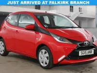 Używany Toyota Aygo X-play 69 KM (50 kW) 2015 Czerwony Hatchback