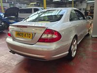 Używany Mercedes CLK280 2009 Srebrny Coupe