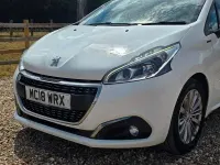 Used Peugeot 208 Signature Sky 2018 White Hatchback