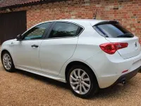 Used Alfa Romeo Giulietta 240 HP (176 kW) 2016 White Hatchback