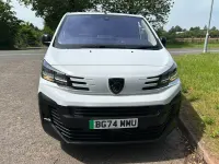 Käytetty Peugeot e-Expert 100 kW (136 HP) 2024 Valkoinen Van