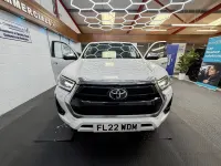 Used Toyota HiLux Luxury 150 HP (110 kW) 2022 White Pickup