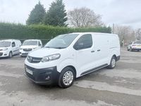 Second-hand Vauxhall Vivaro 145 CP (106 kW) 2023 Alb Monovolum