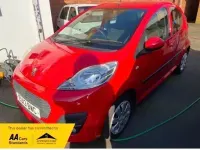 Used Peugeot 107 Active 68 HP (50 kW) 2013 Red Hatchback