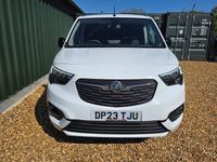 Second-hand Vauxhall Combo 100 CP (73 kW) 2023 Alb Monovolum
