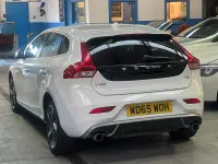 Usado Volvo V40 R-Design 122 CV (89 kW) 2015 Blanco Utilitario