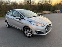 Usado Ford Fiesta Zetec 82 HP (60 kW) 2013 Prateado Citadino
