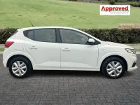Usado Dacia Sandero Comfort 91 HP (66 kW) 2022 Branco Citadino