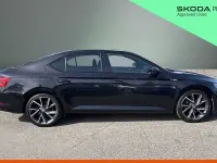 Usado Skoda Superb SportlinePlus 140 CV (102 kW) 2021 Negro Utilitario