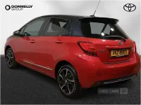 Used Toyota Yaris Design 99 HP (72 kW) 2016 Red/black Hatchback