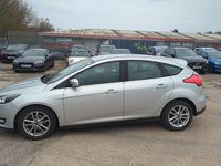 Begagnad Ford Focus Zetec 2016 Silver Halvkombi