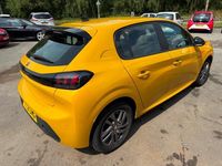 Używany Peugeot 208 Active Premium 75 KM (55 kW) 2021 Żółty Hatchback