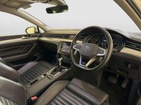 Used VW Passat GTE 218 HP (160 kW) 2022 White Estate