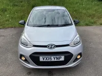 Usado Hyundai i10 67 HP (49 kW) 2015 Prateado Citadino