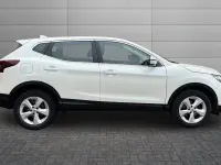 Used Nissan Qashqai Acenta Premium 140 HP (102 kW) 2021 Storm white SUV