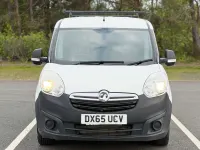 Usado Vauxhall Combo 89 HP (65 kW) 2015 Branco Monovolume
