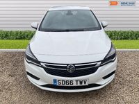Second-hand Vauxhall Astra Elite 200 CP (147 kW) 2016 Alb Hatchback