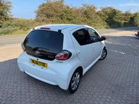Used Toyota Aygo 68 HP (50 kW) 2011 White Hatchback