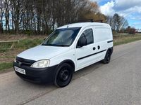 Used Vauxhall Combo 75 HP (55 kW) 2007 White MPV