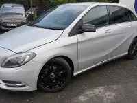 Usado Mercedes B180 109 CV (80 kW) 2014 Plateado Monovolumen