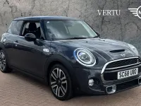 Usado Mini Cooper S Comfort 192 HP (141 kW) 2019 Cinzento Citadino