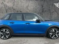 Usado Mini Cooper Hatch 113 kW (154 HP) 2026 Azul Citadino