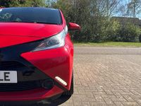 Usado Toyota Aygo X-play 69 HP (50 kW) 2017 Vermelho Citadino