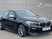 Begagnad BMW M135 Shadowline 306 HK (225 kW) 2023 Svart Halvkombi