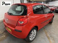 Used Renault Clio II Dynamique 100 HP (73 kW) 2008 Red Hatchback