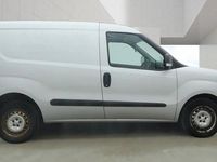 Używany Vauxhall Combo 2016 Srebrny Minivan