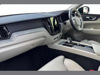 Usado Volvo XC60 Plus 250 HP (183 kW) 2024 Cinzento SUV