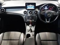 Used Mercedes GLA180 Urban 122 HP (89 kW) 2018 White SUV