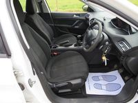 Used Peugeot 308 Access 100 HP (73 kW) 2017 White Hatchback