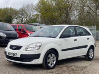 Used Kia Rio 95 HP (69 kW) 2009 White Hatchback