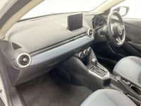 Używany Mazda 2 Inclusive 2023 Srebrny Hatchback