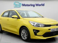 Used Kia Rio 101 HP (74 kW) 2023 Yellow Hatchback