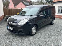 Second-hand Vauxhall Combo 105 CP (77 kW) 2017 Negru Monovolum