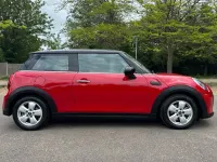 Usado Mini Cooper Classic 134 HP (98 kW) 2023 Vermelho Citadino