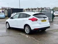 Begagnad Ford Focus Zetec 120 HK (88 kW) 2017 Vit Halvkombi
