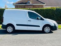 Used Citroën Berlingo 90 HP (66 kW) 2016 White MPV