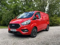 Used Ford Transit Custom Limited 130 HP (95 kW) 2019 Red Van