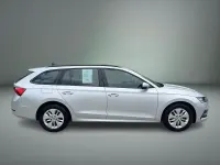 Używany Skoda Octavia SE Technology 81 KM (59 kW) 2022 Srebrny Kombi